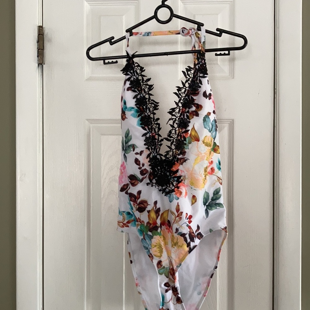 ONE PIECE FLORAL BATHING SUIT SIZE XL
